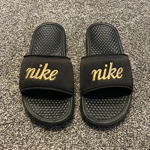 NWOT Nike slides